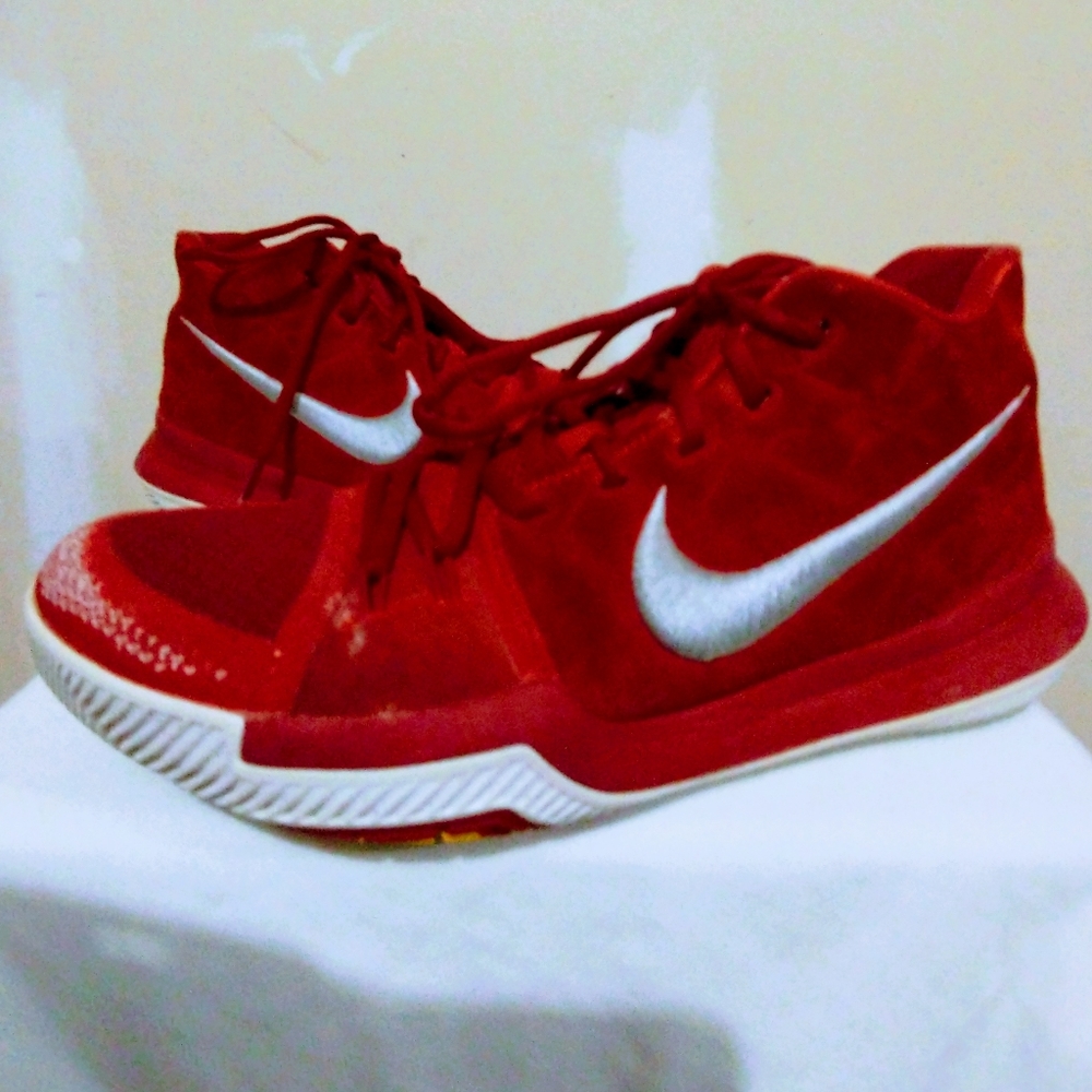 NIKE University Red, Grey & White Baskeball Shoes - Picture 4 of 15